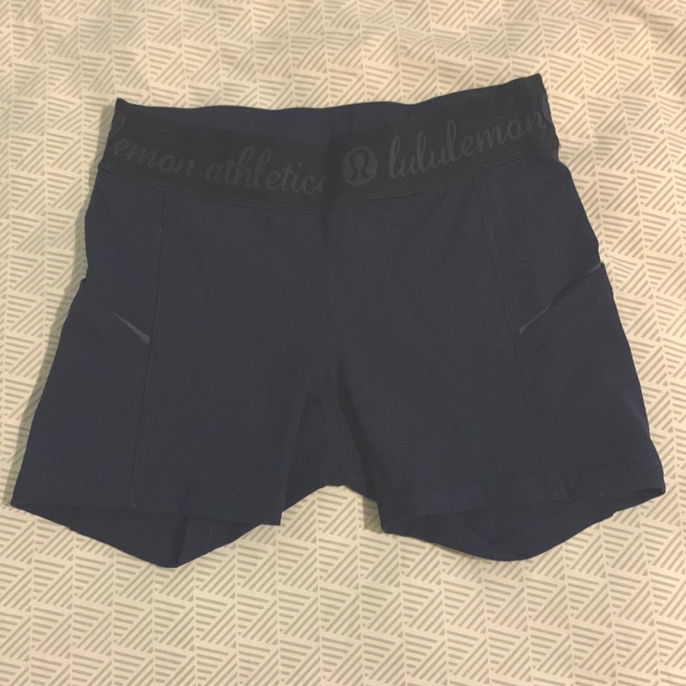 Lululemon size 4 short